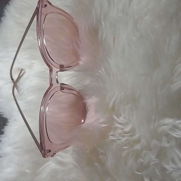 Rose Glasses - Picture 6 of 9